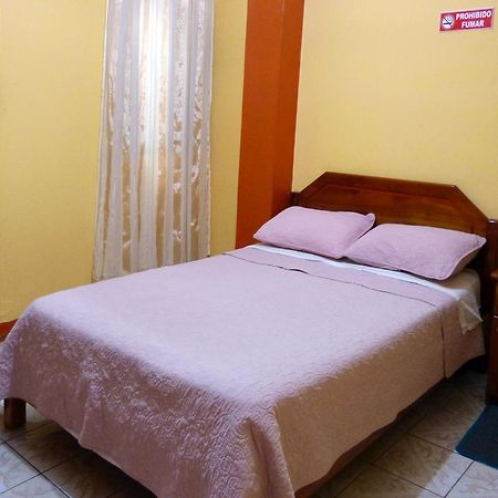 Hostal Leon Dormido Puerto Baquerizo Moreno Esterno foto