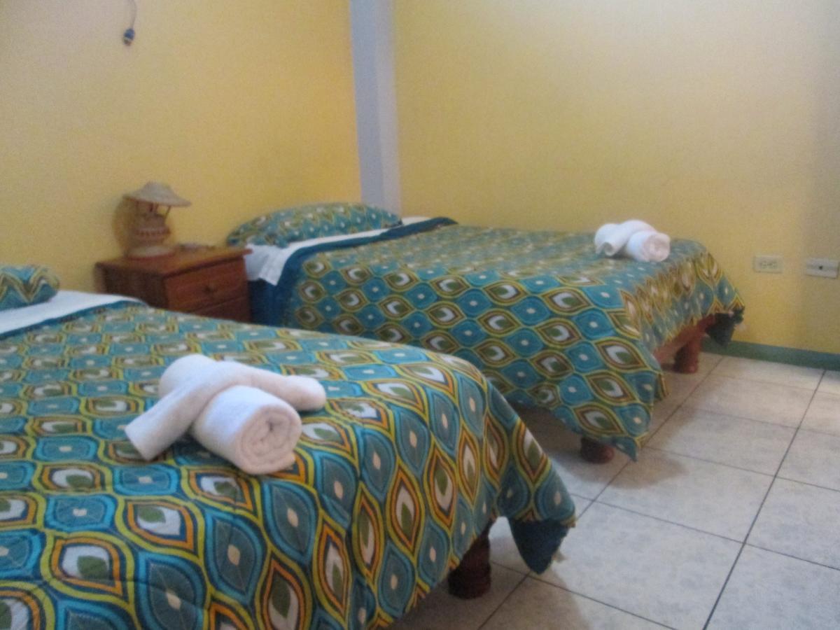 Hostal Leon Dormido Puerto Baquerizo Moreno Esterno foto