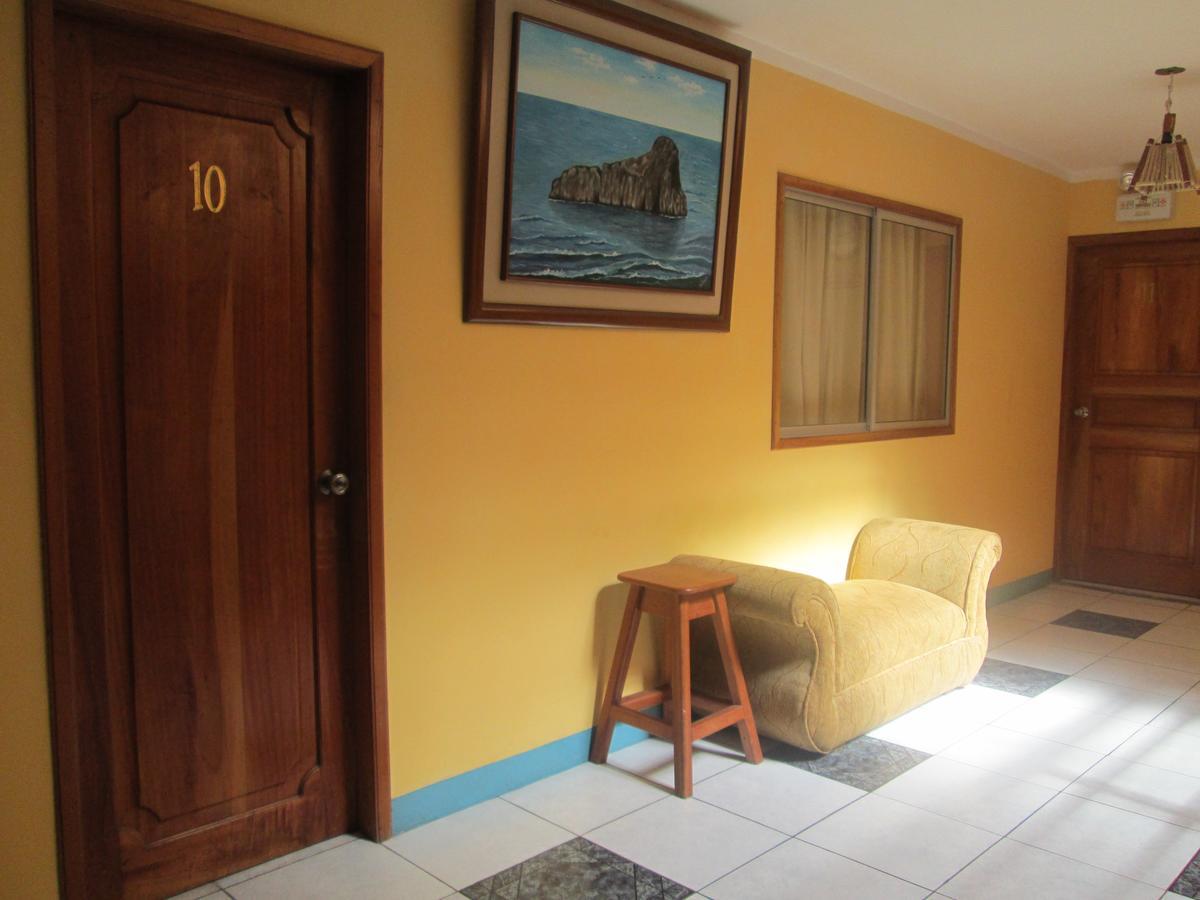 Hostal Leon Dormido Puerto Baquerizo Moreno Esterno foto