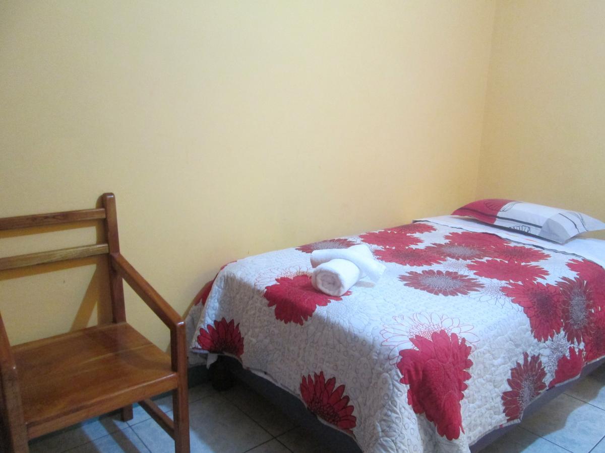 Hostal Leon Dormido Puerto Baquerizo Moreno Esterno foto