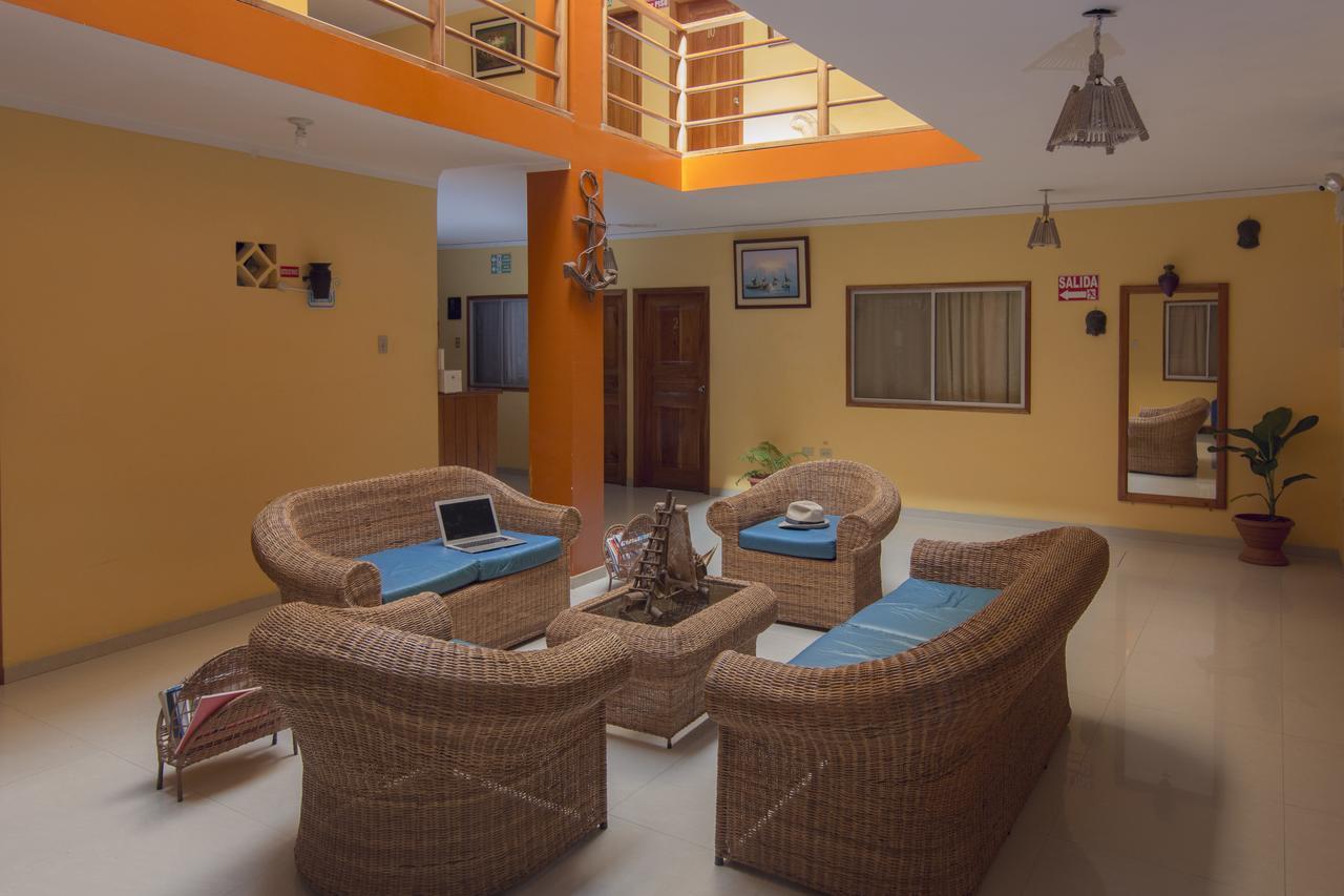Hostal Leon Dormido Puerto Baquerizo Moreno Esterno foto